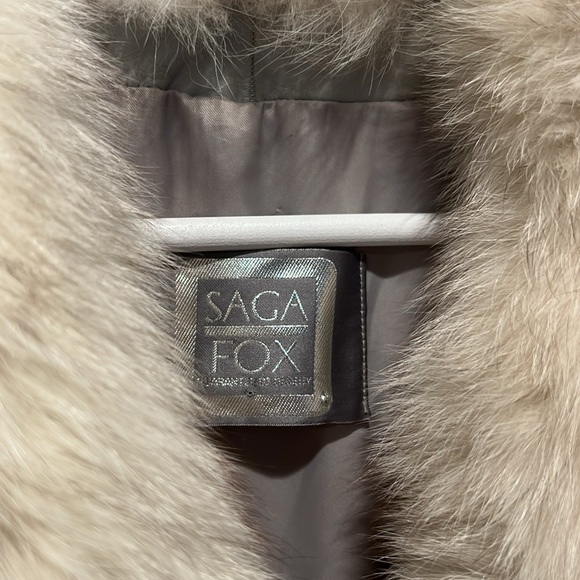 Saga Fox Fur Wite Gray Medium - Picture 3 of 11